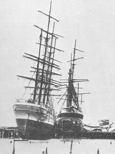 Frieda ja Grace Harwar Mobilessa 2.jpg (40591 bytes)