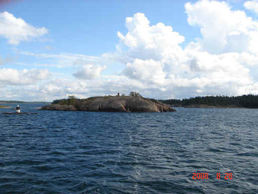 Hertronklubbin muistomerkki.jpg (58330 bytes)