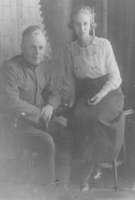 Hjalmar ja Anna Kanta.jpg (24022 bytes)