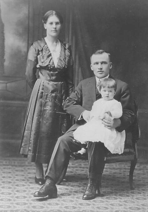 Kreeta  ja Elias Hiltula.jpg (33244 bytes)
