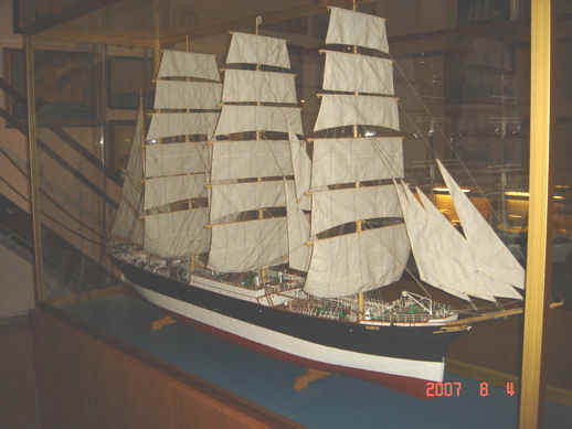 Pamirin pienoismalli 1.jpg (55137 bytes)