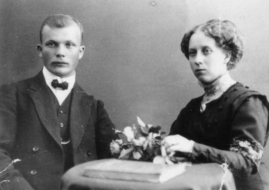 Pekka ja Elsa Mikkola .jpg (29780 bytes)