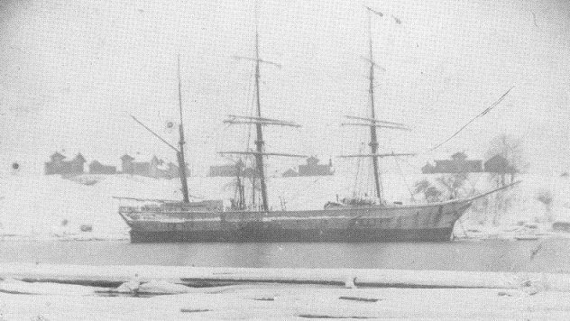 Ymer ankkurissa.jpg (51621 bytes)