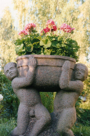 pojat.jpg (54477 bytes)