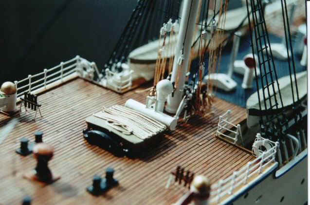 suomen joutsenen pienoismalli 2.jpg (64455 bytes)