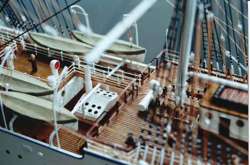 suomen joutsenen pienoismalli 5.jpg (87351 bytes)